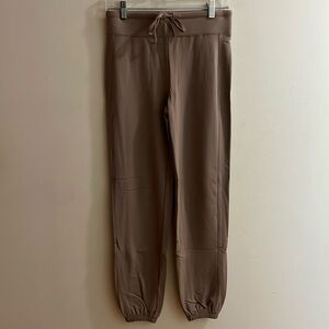 NEW) BAREFOOT DREAMS Malibu Collection Jogger Pant